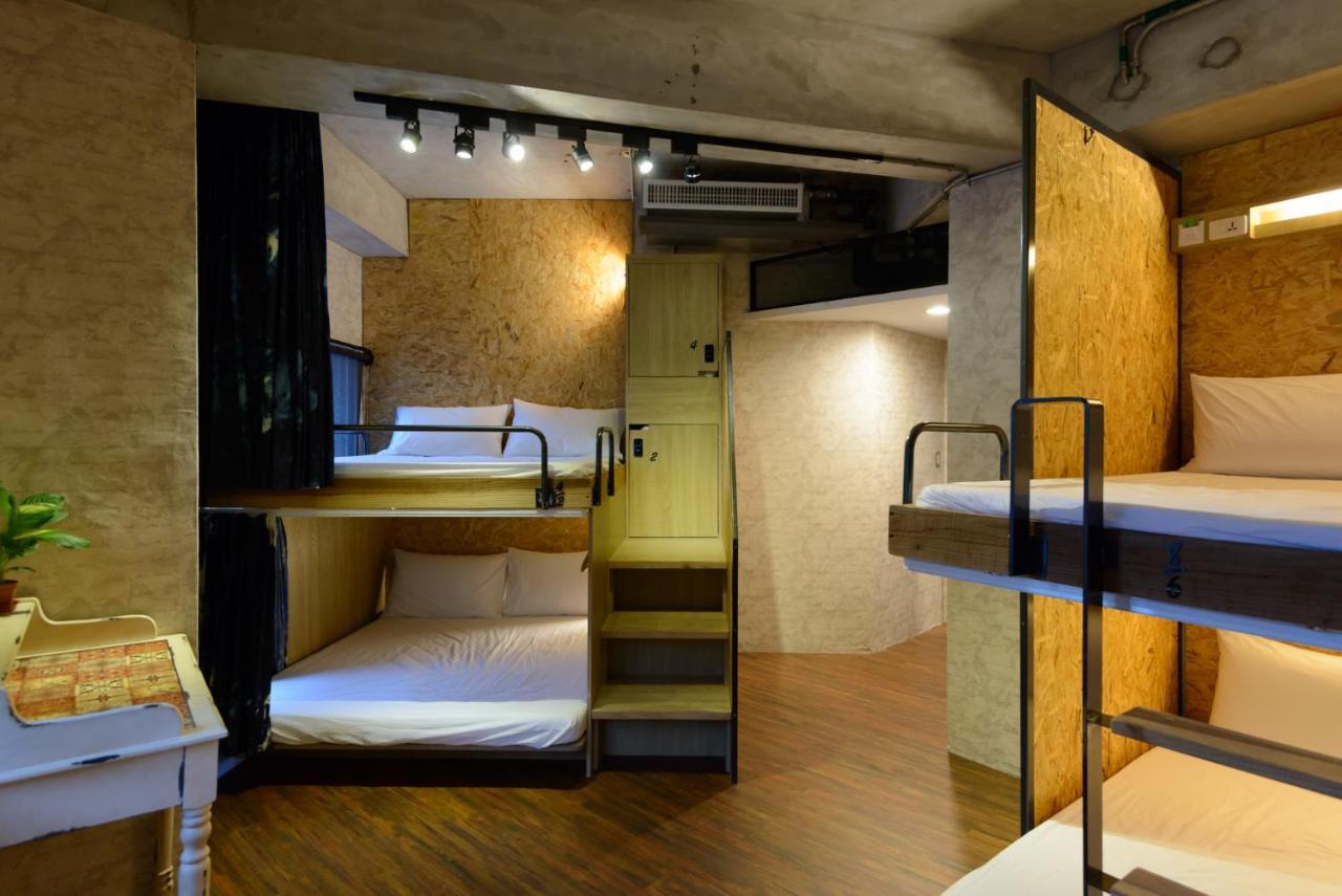Dormitory Room 8 People
